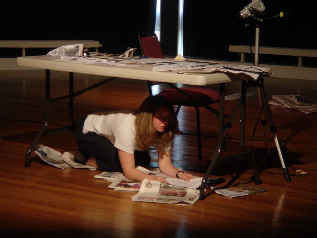 6catundertable-1024×768